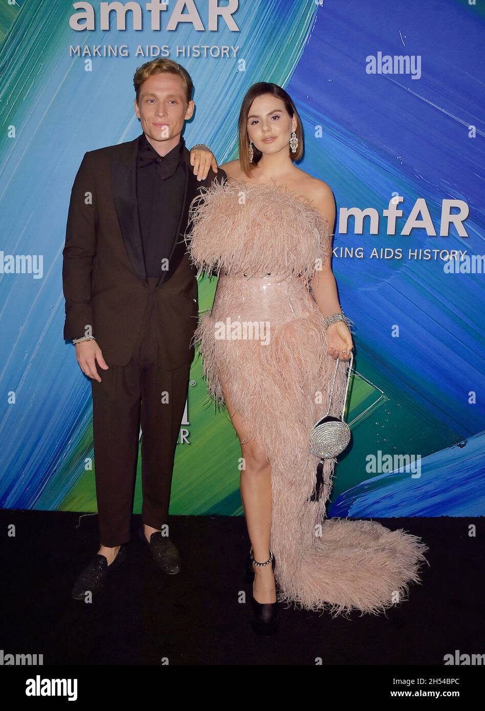 WEST HOLLYWOOD, CA - 04 DE NOVIEMBRE: Matthias Schweighöfer, Ruby O.Fee