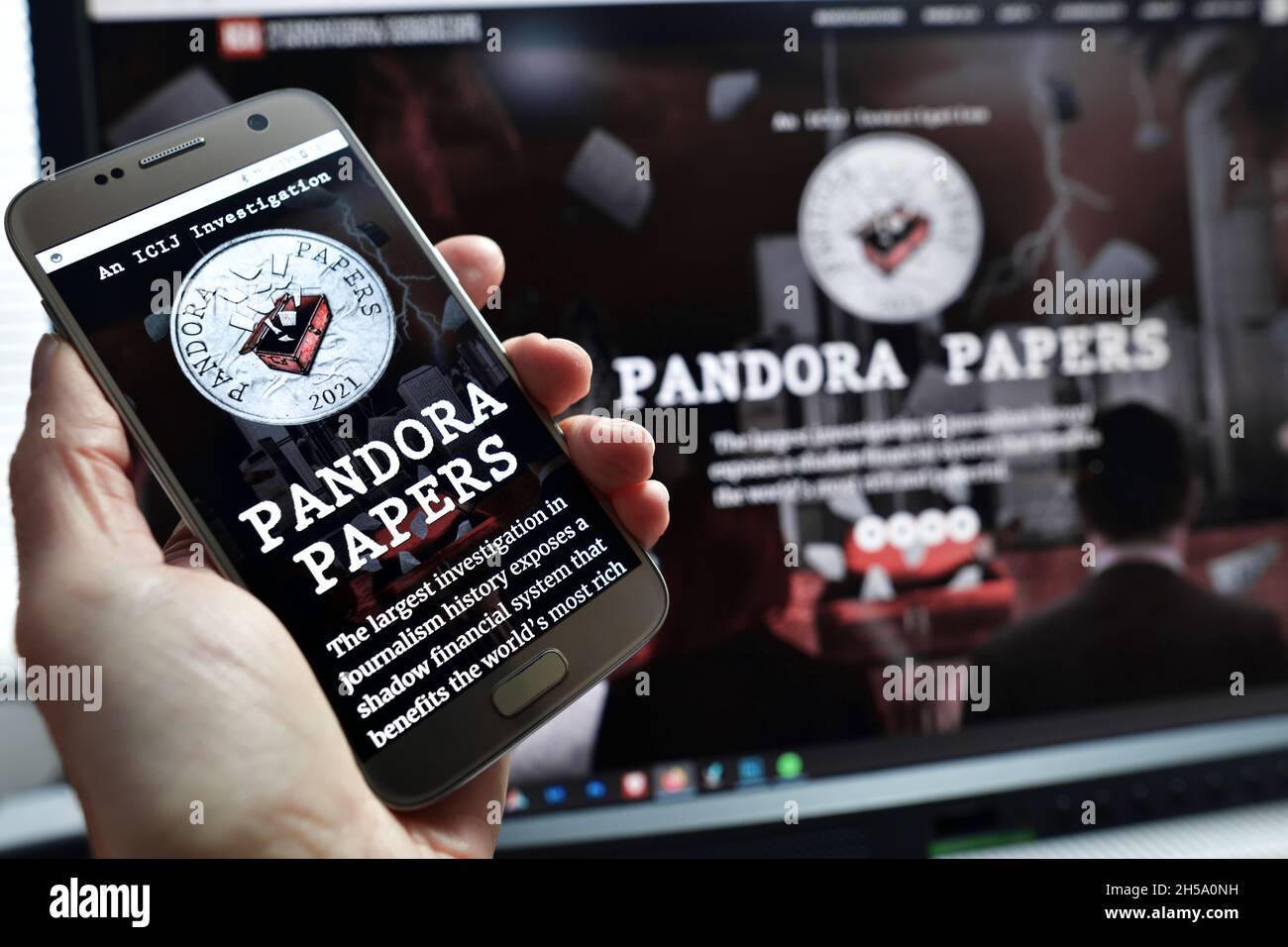 Sitio web von ICIJ mit den Pandora Papers Enthüllungen Foto de stock