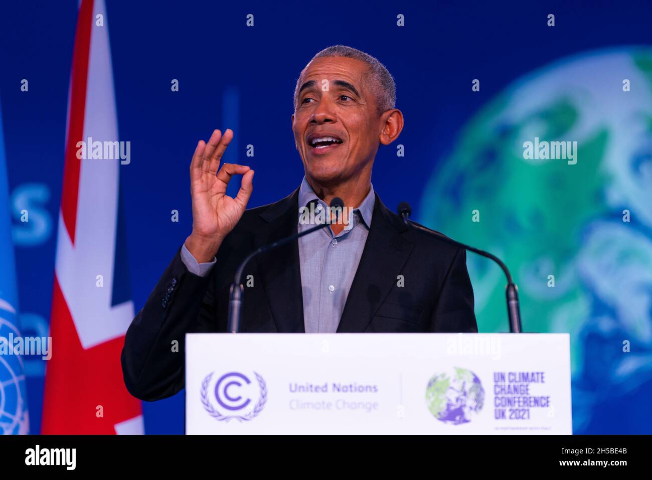 Glasgow, Escocia, Reino Unido. 8th de noviembre de 2021. El ex presidente estadounidense Barack Obama pronunció hoy un discurso ante los delegados de la Conferencia de las Naciones Unidas sobre el Cambio Climático de COP26 en Glasgow. Iain Masterton/Alamy Live News. Foto de stock