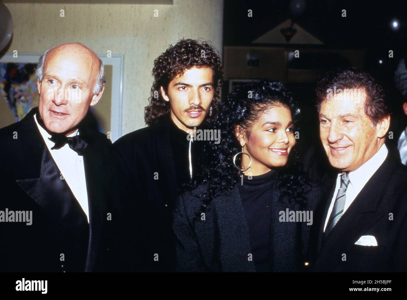 Janet Jackson y Rene Elizondo con Nicky Blair Circa 1986 Crédito: Ralph Dominguez/MediaPunch Foto de stock