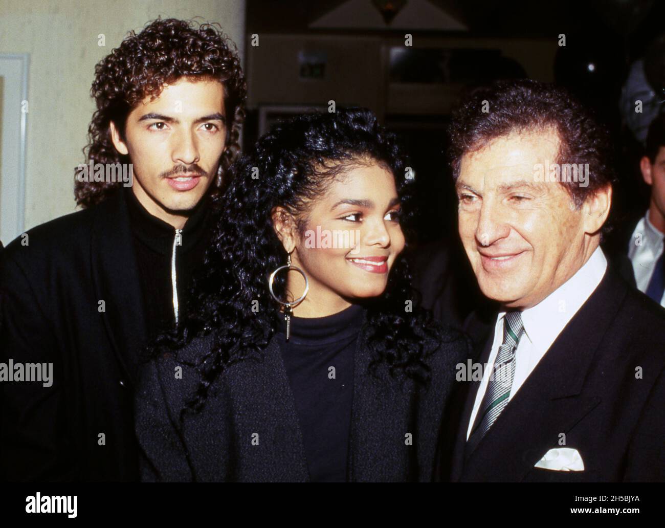 Janet Jackson y Rene Elizondo con Nicky Blair Circa 1986 Crédito: Ralph Dominguez/MediaPunch Foto de stock