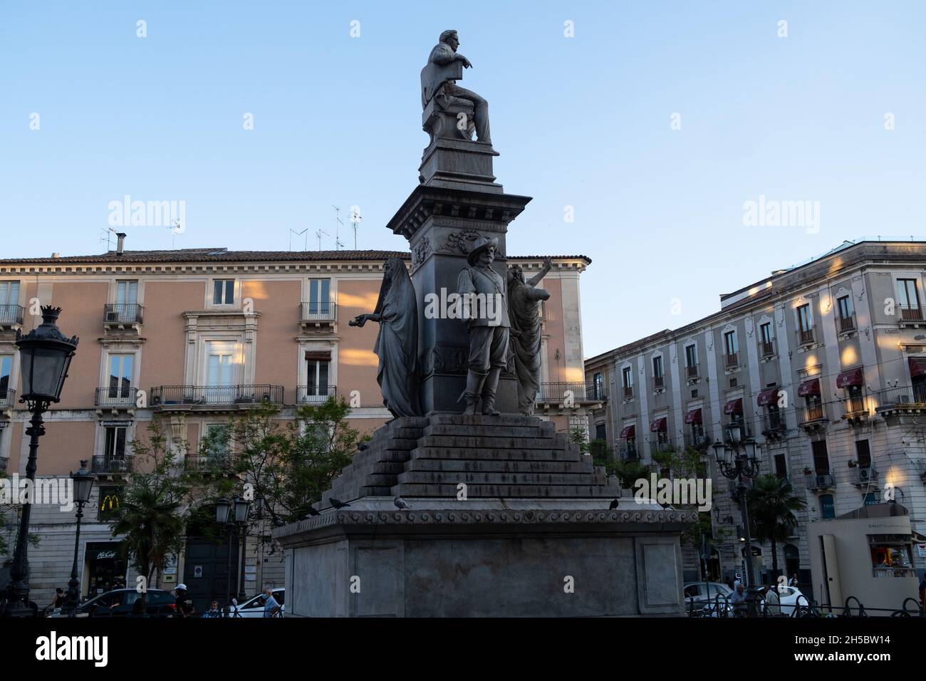 Sicilia, Catania - 22 de julio de 2021: El Monumento a Vincenzo Bellini Foto de stock