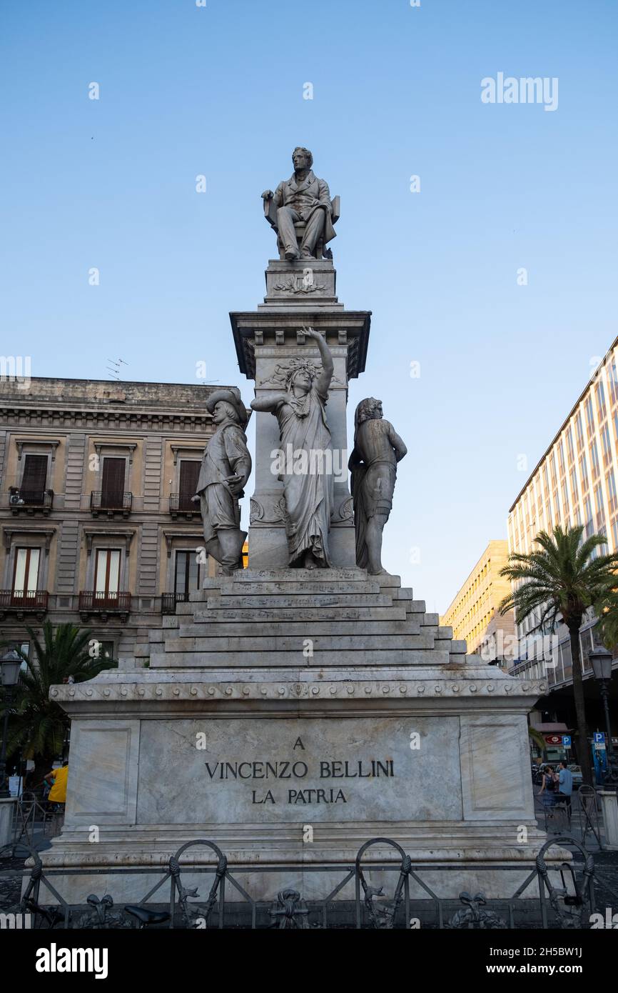 Sicilia, Catania - 22 de julio de 2021: El Monumento a Vincenzo Bellini Foto de stock