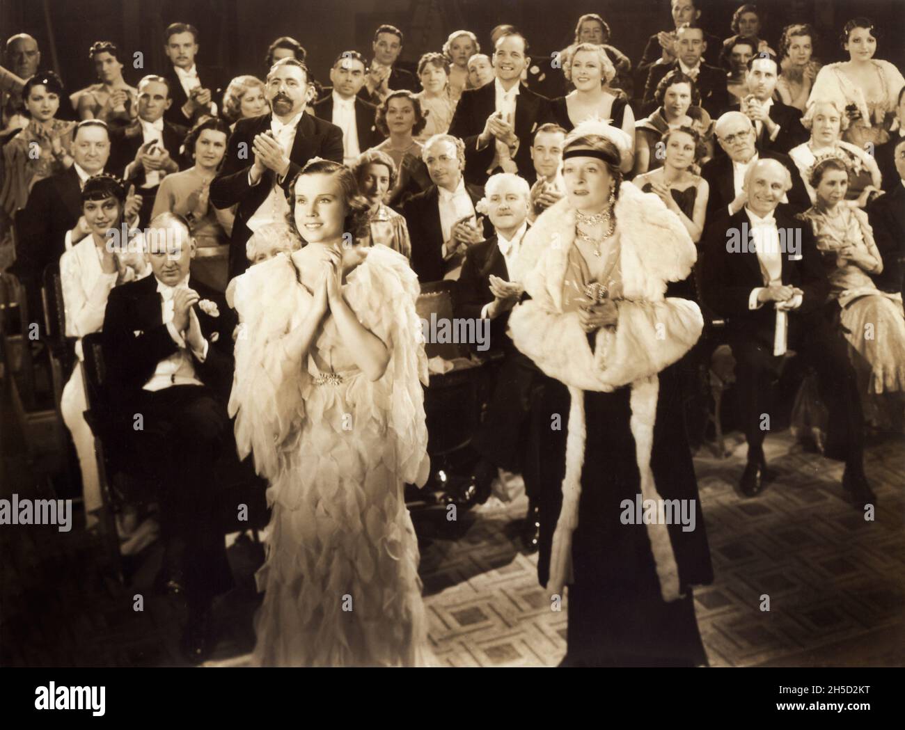 Joan Gardner, Sybil Grove, en el set de The British Film, 'Forget Me Not', Título Americano: 'Forever Tuve', United Artists, 1936 Foto de stock
