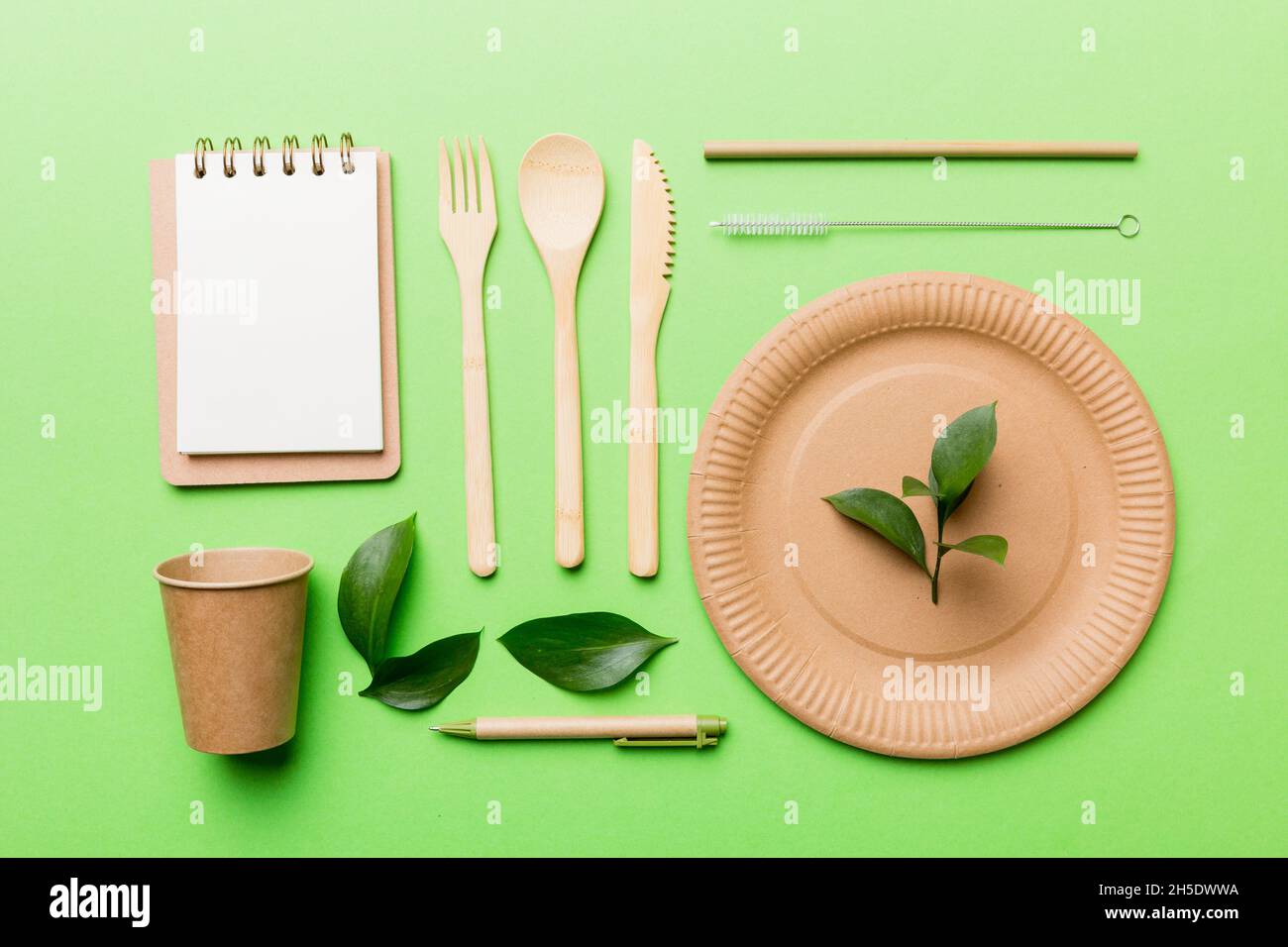 Set disposable dishes on kitchen fotografías e imágenes de alta resolución  - Página 5 - Alamy