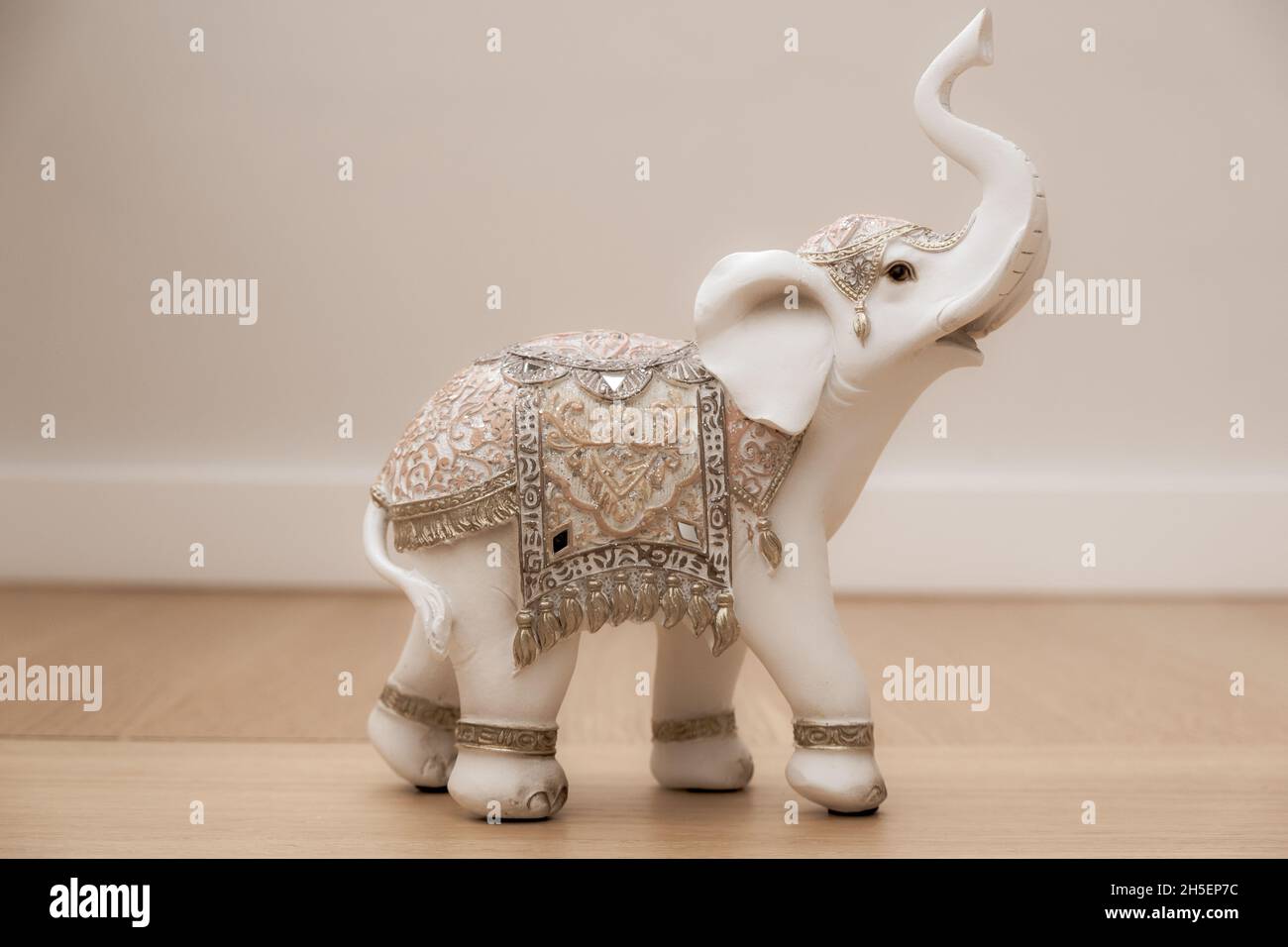 Adornos de elefantes fotografías e imágenes de alta resolución - Alamy