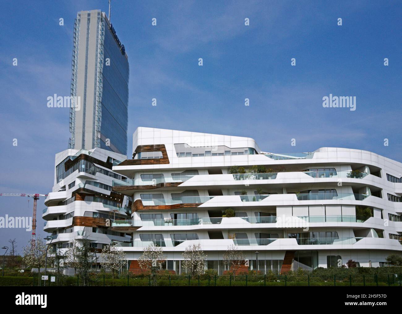 Residencias Hadid y Torre Isozaki en el complejo 'City Life' en Milán, Italia Foto de stock