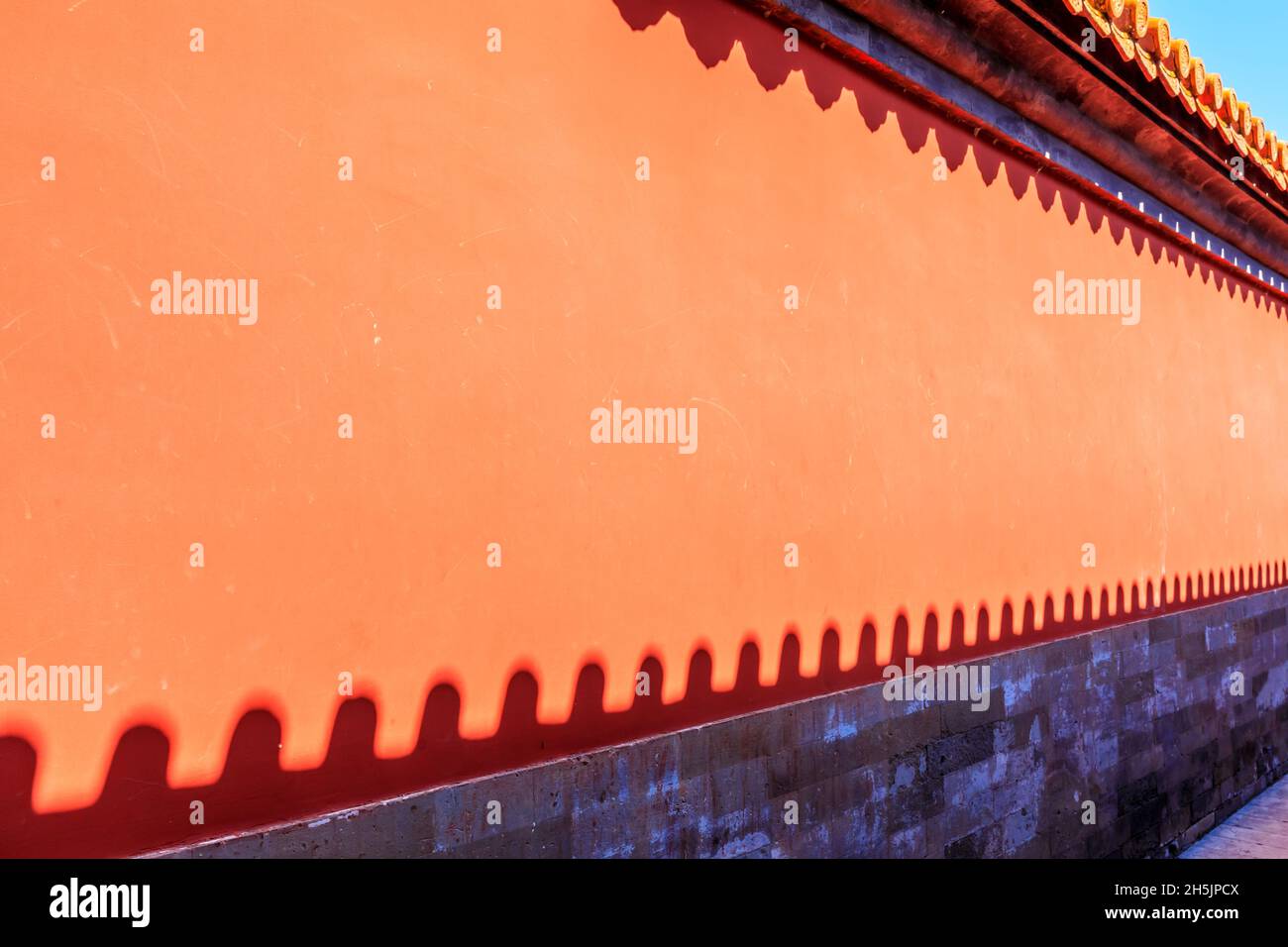 Muro rojo en la Ciudad Prohibida, Pekín. Foto de stock