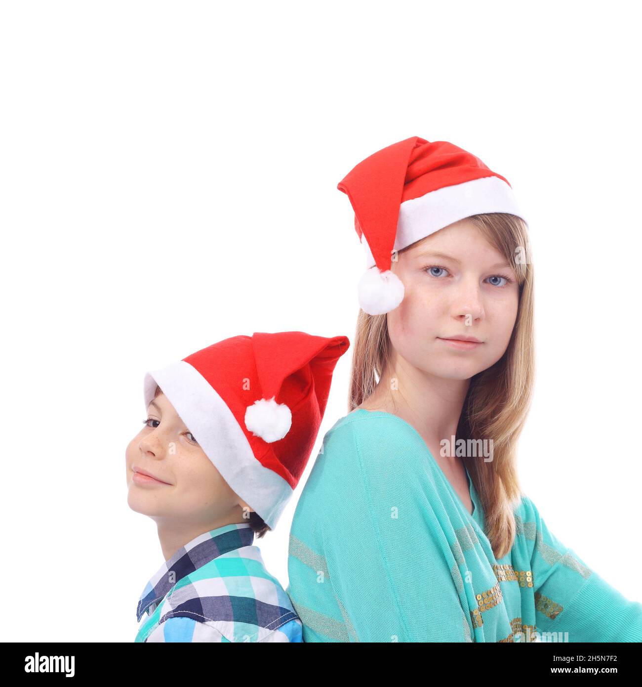 Dos niños con gorras rojas de Año Nuevo Foto de stock