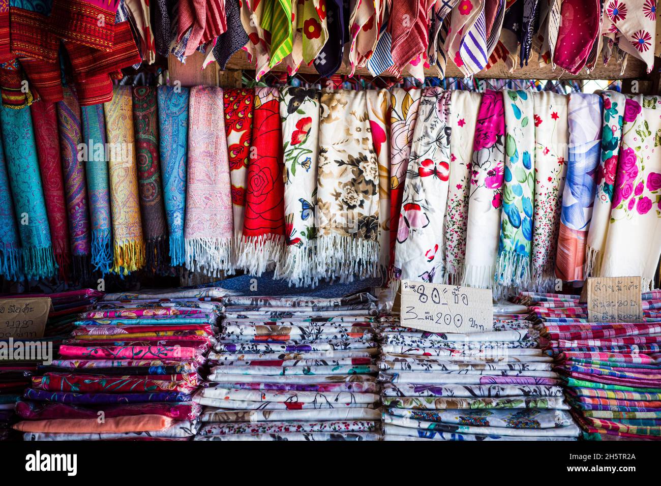 Ropa hecha a mano fotograf as e im genes de alta resoluci n Alamy