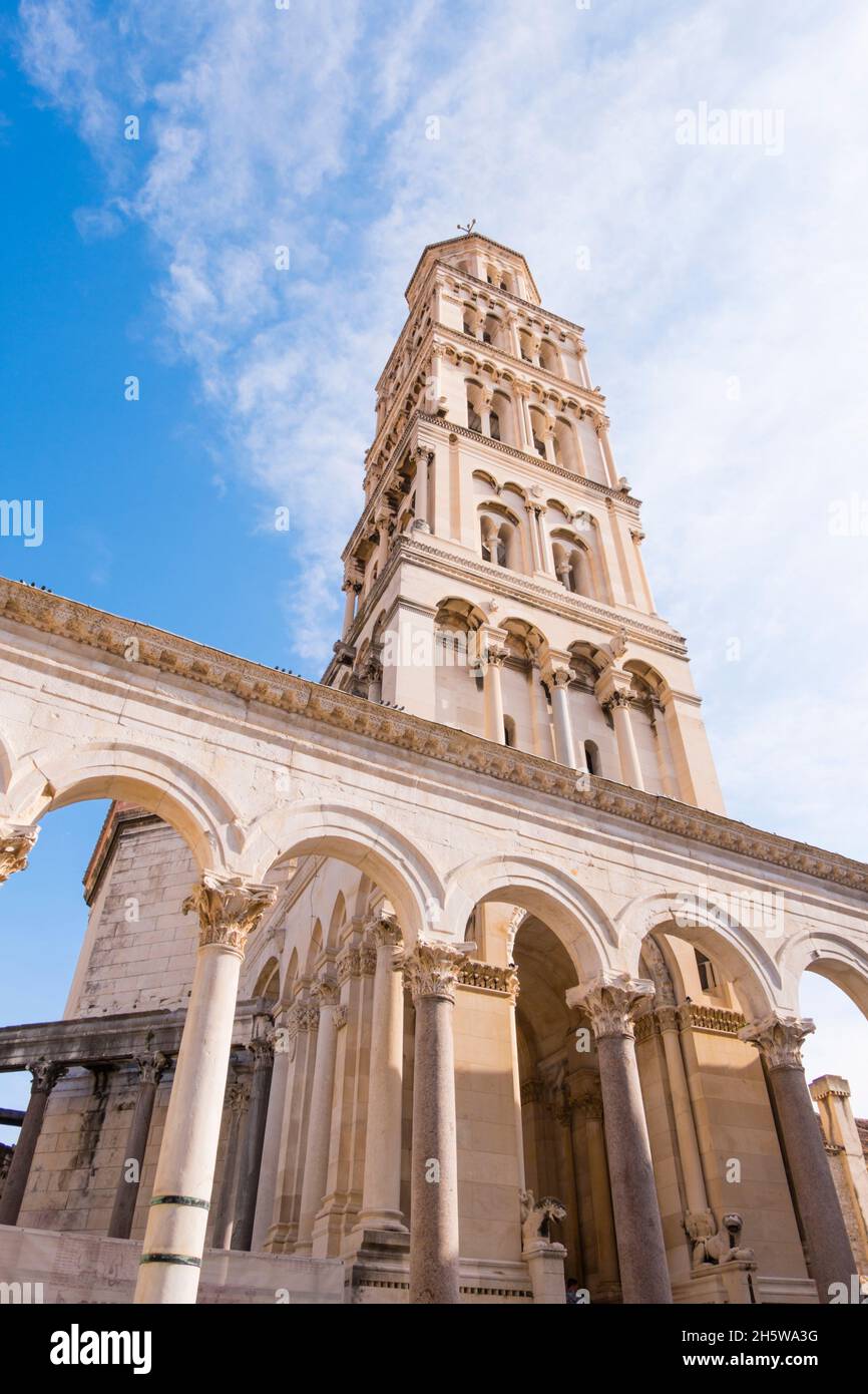 Zvonik svetoga Duje, Torre de la Campana de San Domnio, Catedral de San Domnio, Palacio de Dioclecianos, Split, Croacia Foto de stock