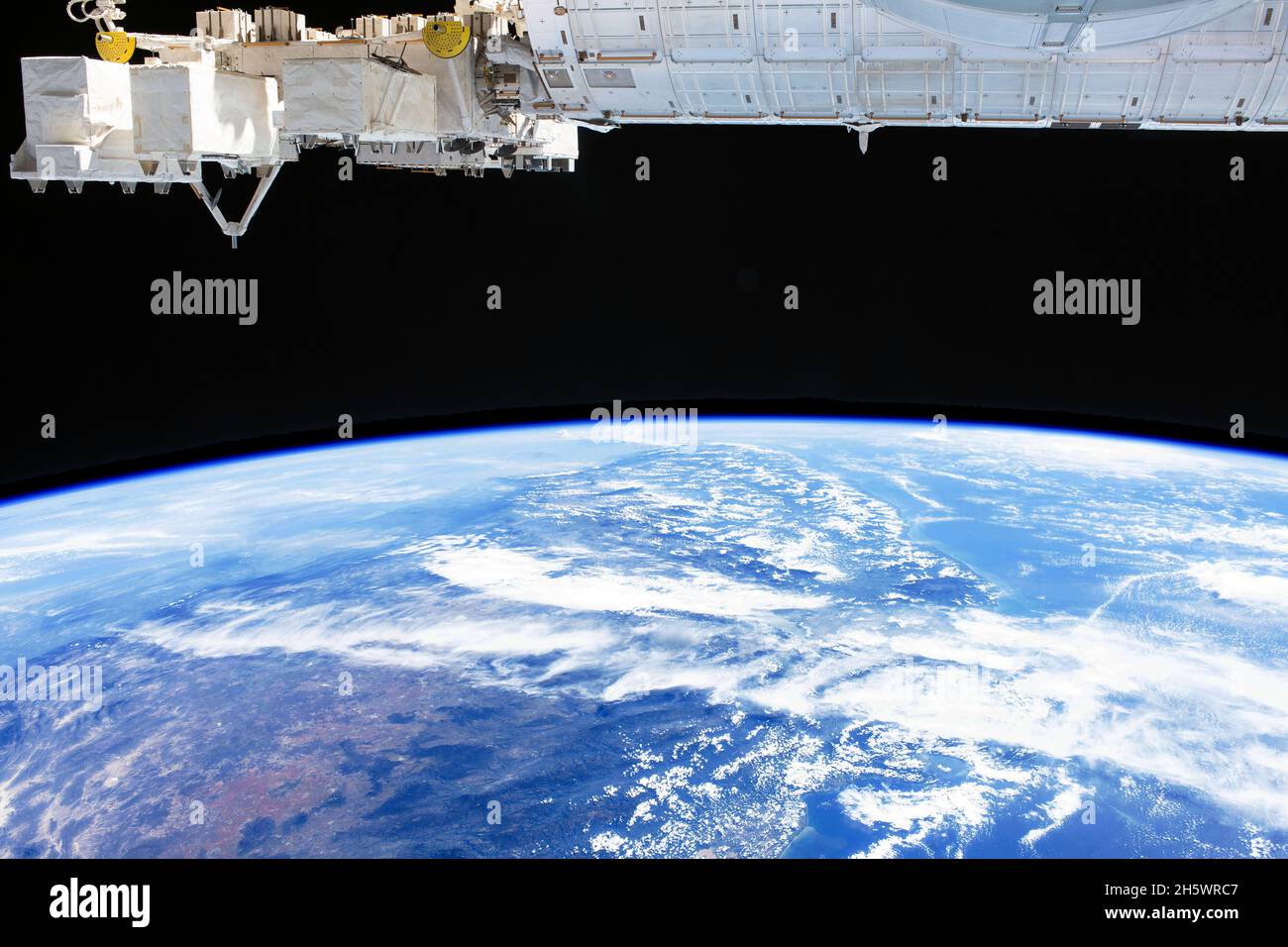 Una vista de la Tierra desde la Estación Espacial Internacional: La costa californiana / Golfo de California. 27 de octubre de 2021 Una versión optimizada y mejorada digitalmente de una imagen de la NASA. Foto de stock