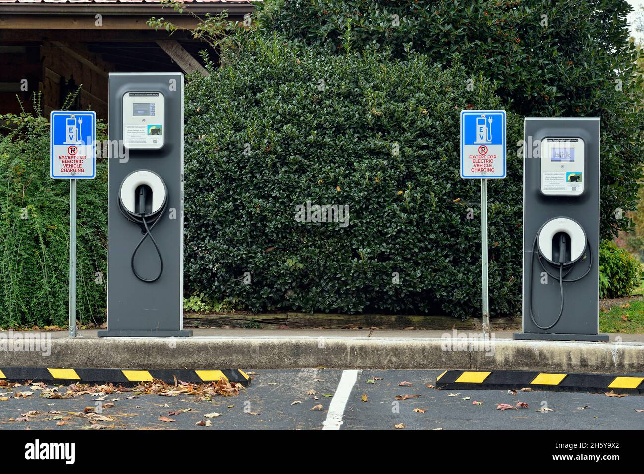 Plazas de recarga de coches eléctricos, Townsend, Tennessee, Estados Unidos Foto de stock