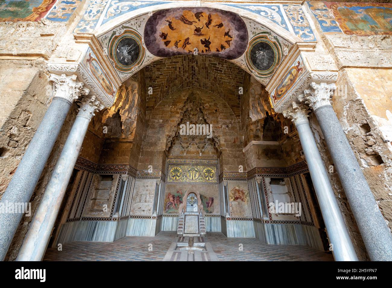 Vista de la impresionante arquitectura en Palermo, Italia Foto de stock