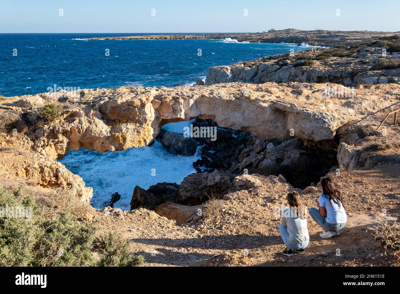 Kamara Tou Koraka Stone Arch, Parque Nacional del Bosque de Cabo Greco, Chipre Foto de stock