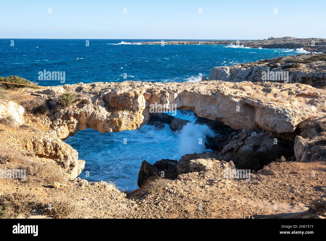 Kamara Tou Koraka Stone Arch, Parque Nacional del Bosque de Cabo Greco, Chipre Foto de stock