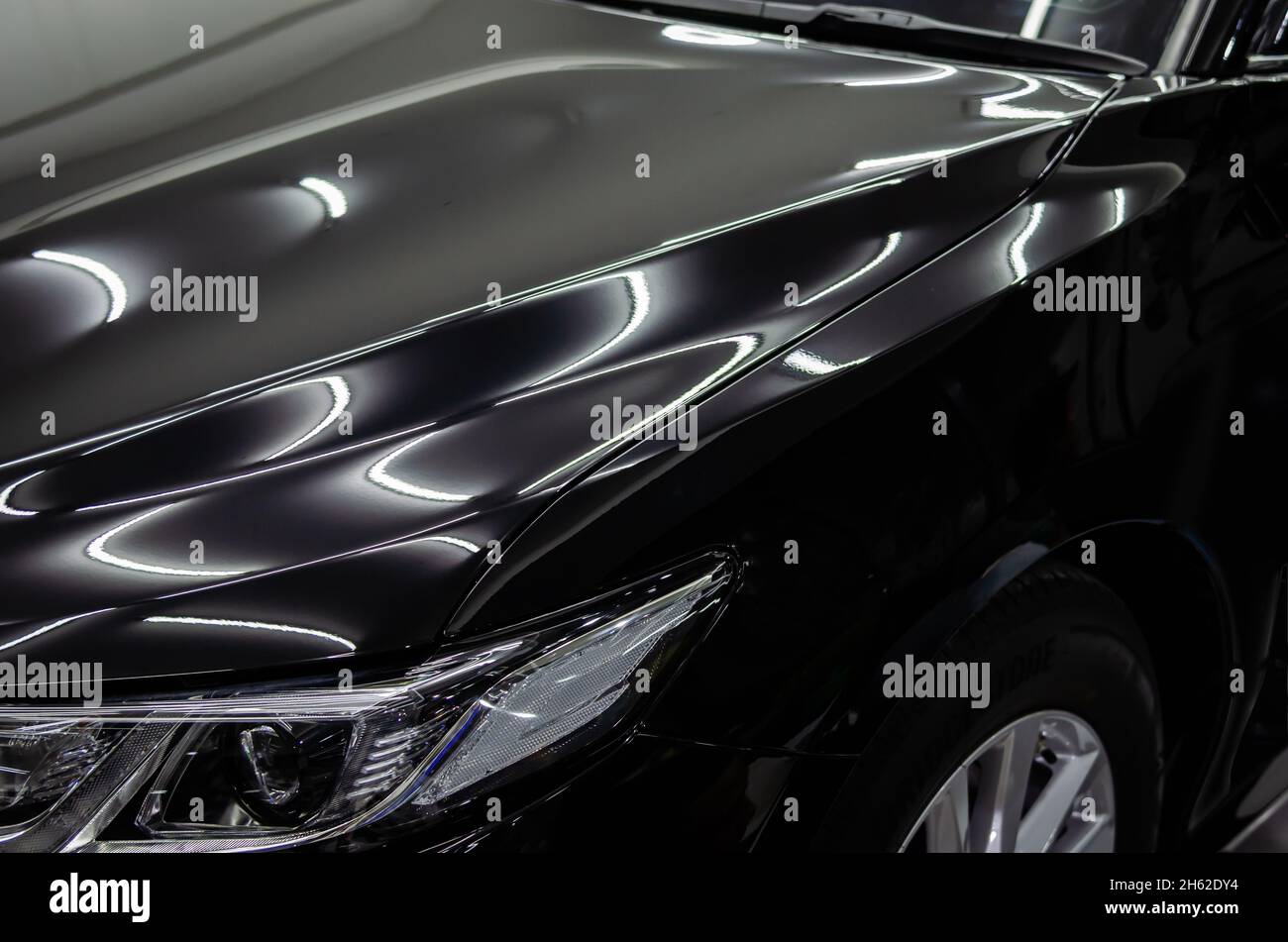 Pintura de coche negro brillante limpio metalico fotografías e imágenes de  alta resolución - Alamy
