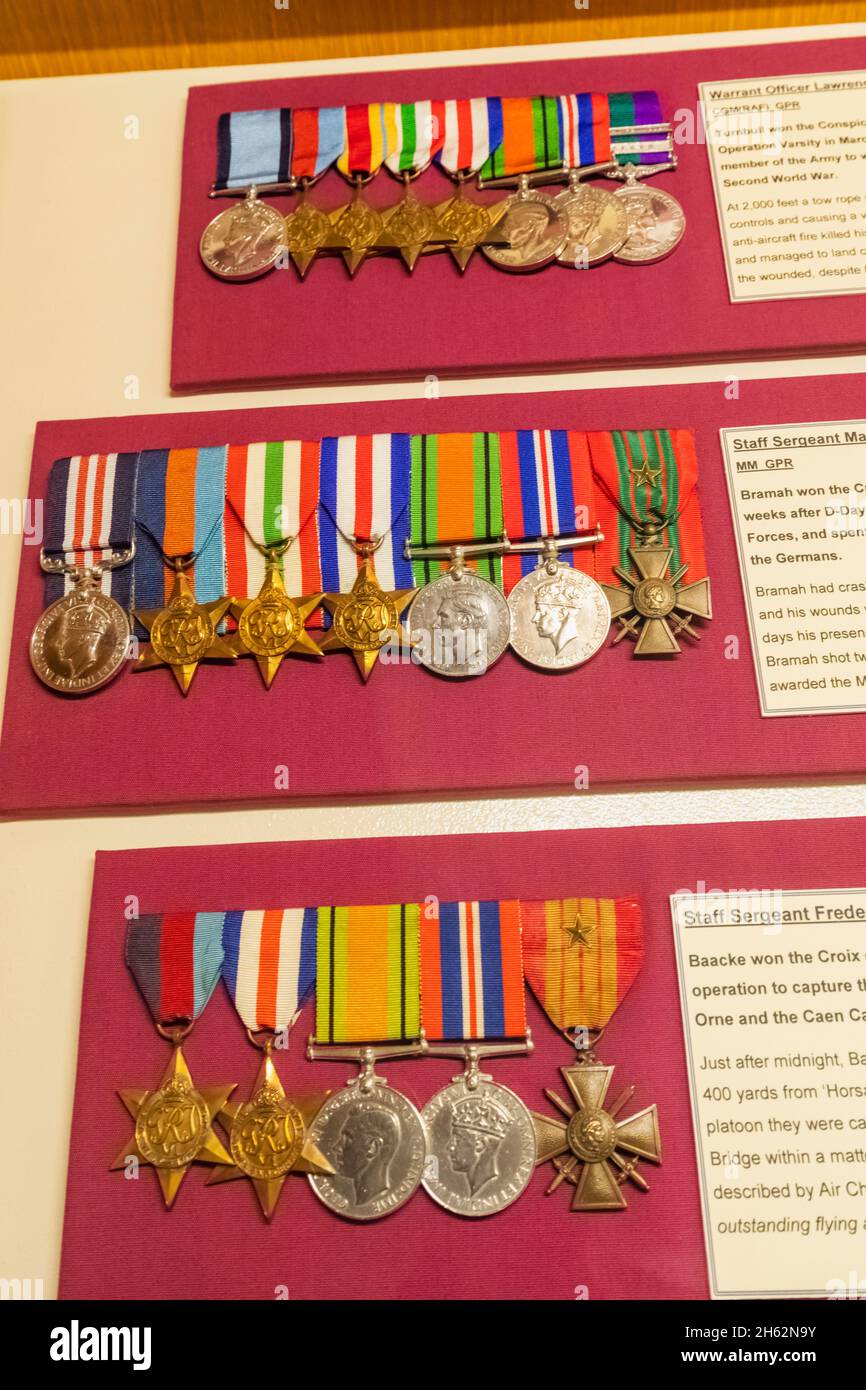 inglaterra, hampshire, andover, andover ejército volando museo, exposición de varias medallas de la segunda guerra mundial Foto de stock