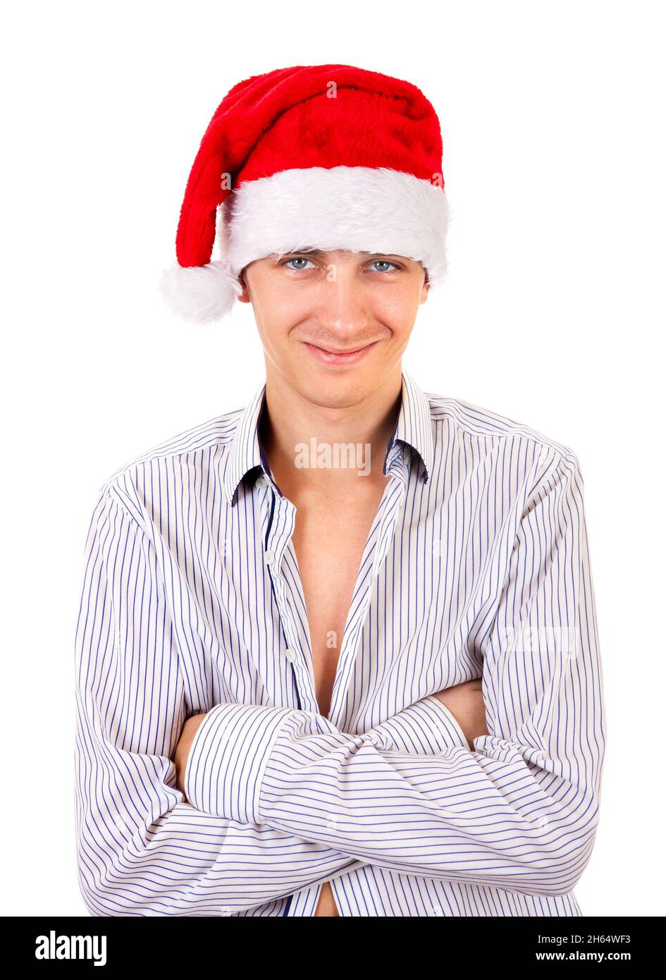 Hombre joven con gorro de Santa Claus y camisa sin botones aislada sobre el  fondo blanco Fotografía de stock - Alamy