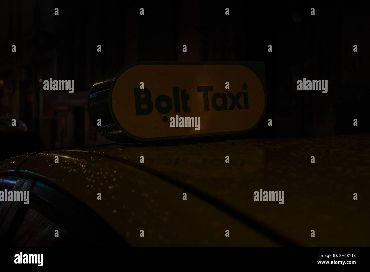 Budapest, Hungría - 1 de noviembre de 2021: Símbolo de Bolt Taxi, Editorial Ilustrativa. Foto de stock