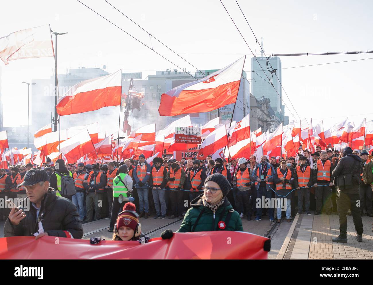 Warszawa, Polonia 11.11.2021 La marcha independiente. Banderas y