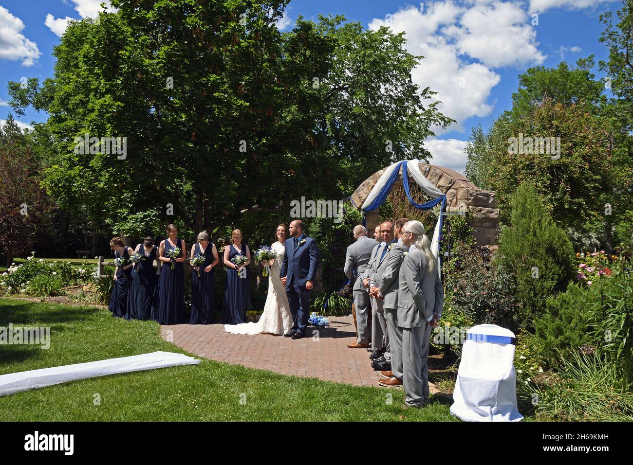 Día de boda para una pareja en Gibson Park en Great Falls, Montana. Foto de stock