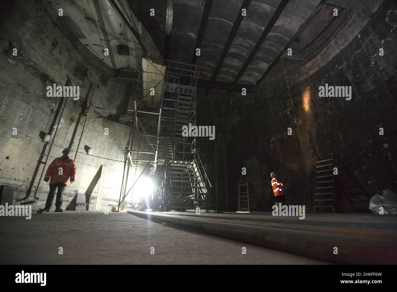 El túnel del Támesis, el cerebro de los genios de ingeniería Marc e Isambard Kingdom Brunel, se abrirá al público por sólo dos días la primera vez en 145 años hoy. Inaugurado en 1852, el túnel se apoderó de la imaginación de la nación: Nada se había visto como antes y abrió el camino para el actual sistema de tubos. Situada en las profundidades del río Támesis, es uno de los mayores triunfos de ingeniería de Brunels, y el único proyecto en el que trabajaron juntos. El túnel tiene 1.300ft de largo y, al final de la primera semana de apertura, más de la mitad de la población de Londres había pagado para caminar 'la sh Foto de stock