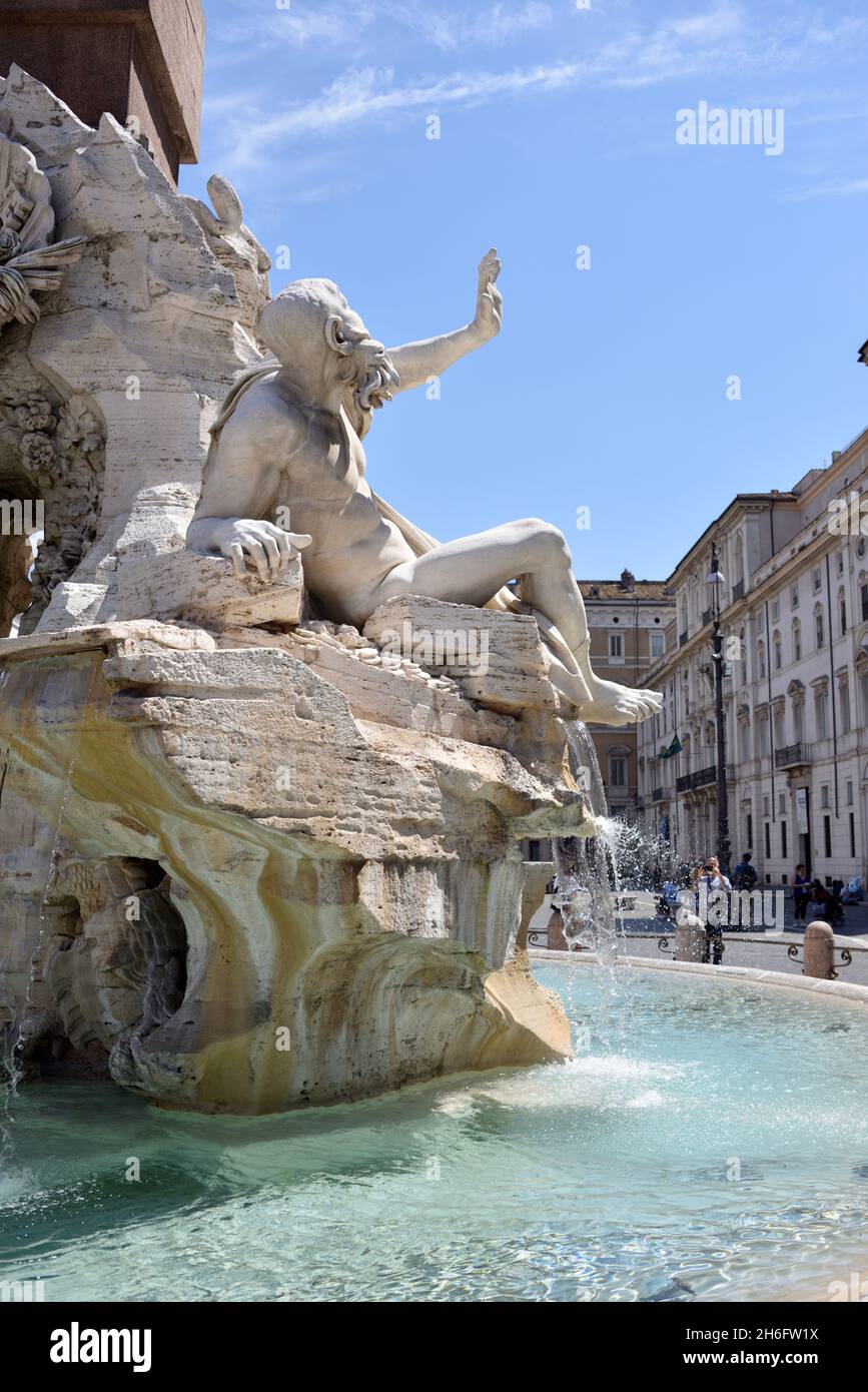 fuente de los cuatro ríos, piazza navona, roma, italia Foto de stock
