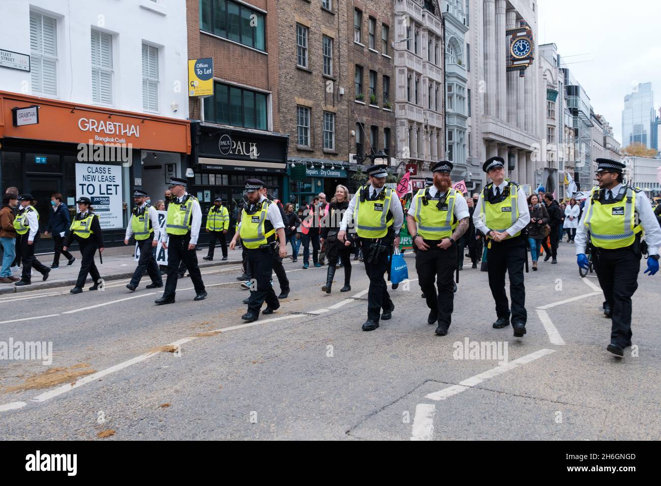 Así como COP26 termina una mayoría de XR y aislar Gran Bretaña volver a Londres para interrumpir el Lord Mayor Show con su propio pequeño desfile en el DI Foto de stock