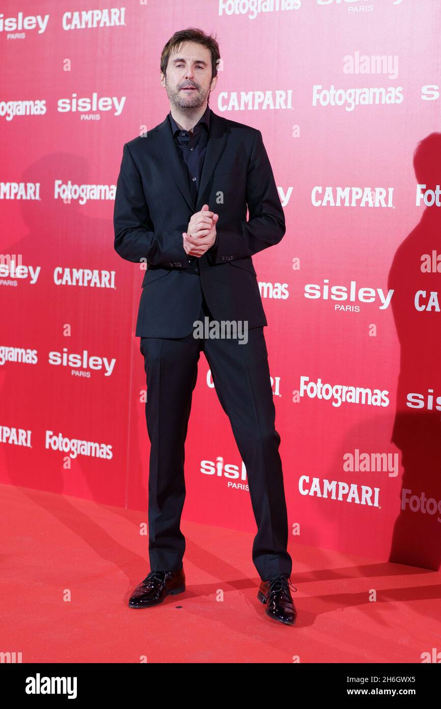 El actor Julian López asiste a alfombra roja los premios Fotogramas de Plata en el Casino de Madrid. (Foto de Atilano Garcia / SOPA Images/Sipa Fotografía de stock