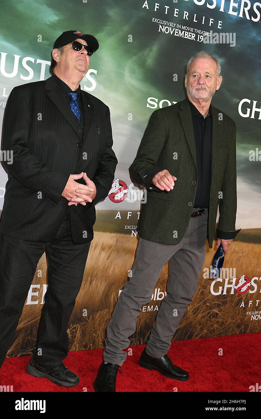Dan Aykroyd y Bill Murray asisten al estreno de la película  'Ghostbusters:Afterlife' el 15 de noviembre de 2021 en AMC Lincoln Square  en Nueva York, Nueva York, EE.UU. Robin Platzer/ Twin Images/