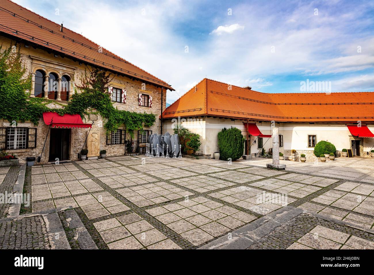 Vista desde el patio del Castillo de Bled en Eslovenia Foto de stock