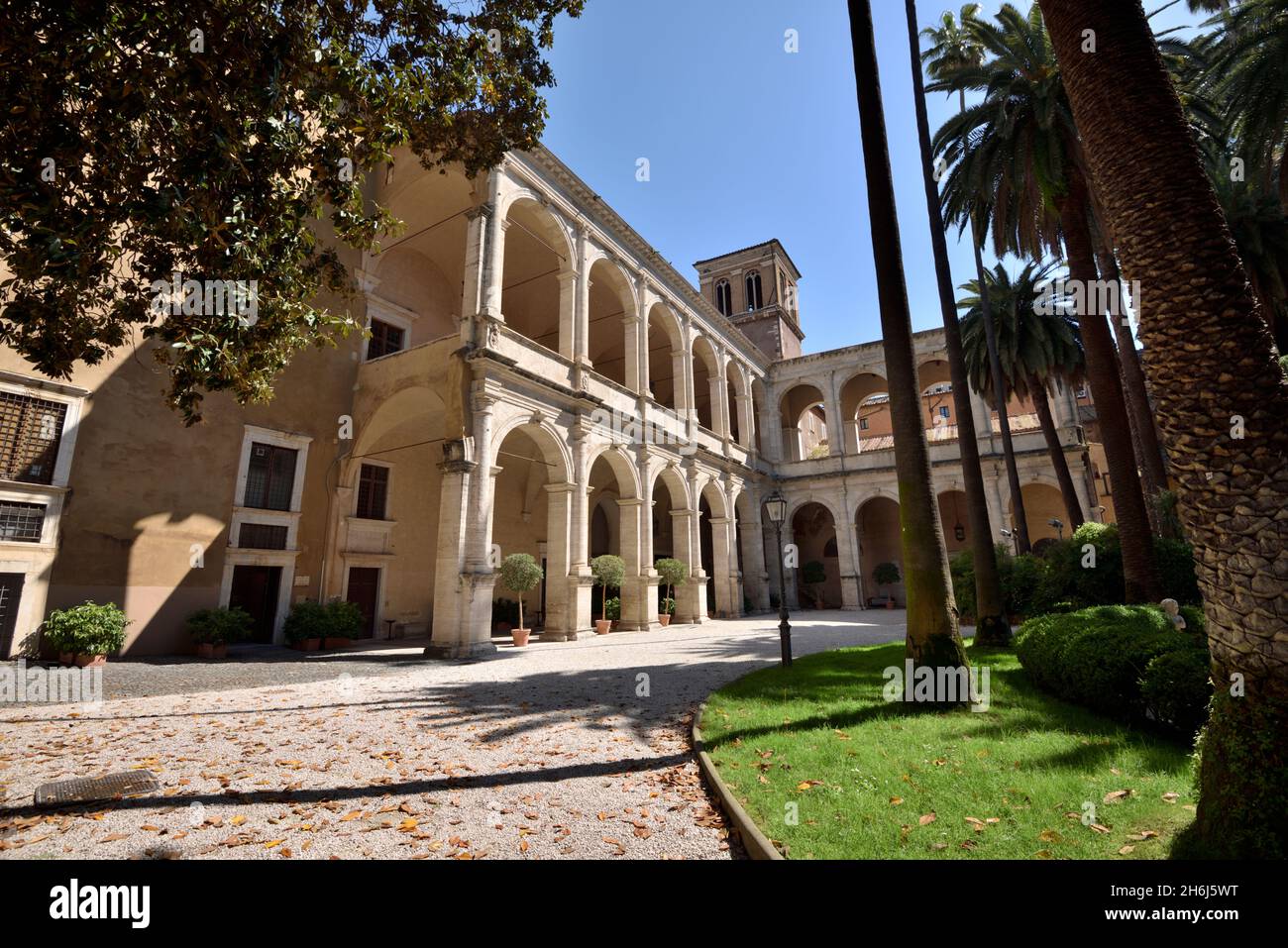 Italia, Roma, Palazzo Venezia, patios, jardines y logia Foto de stock