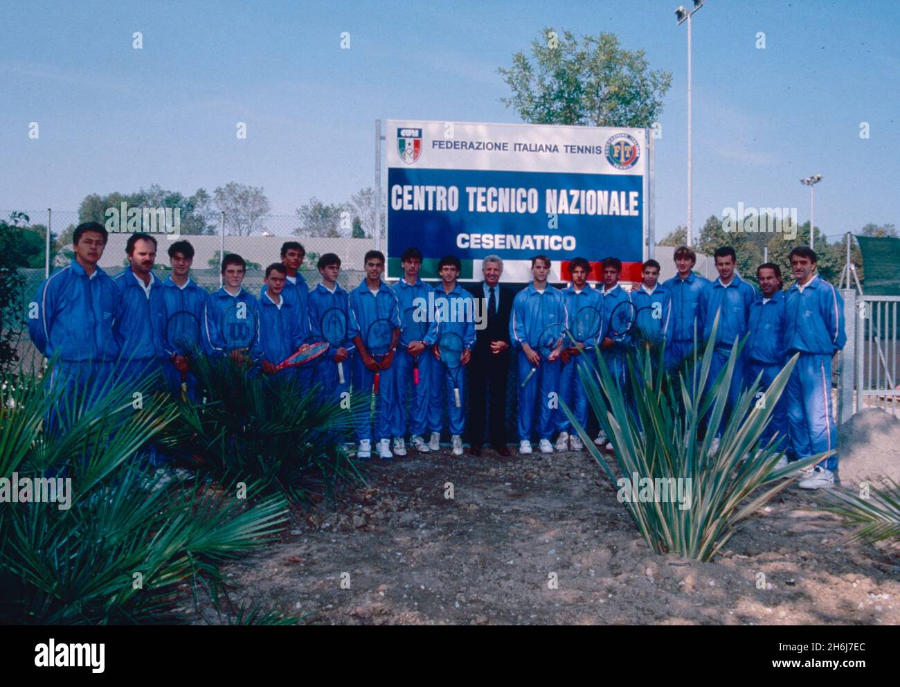 Equipo nacional de tenis italiano durante un retiro en el Cesenatico Tennis Club, 1990s Foto de stock