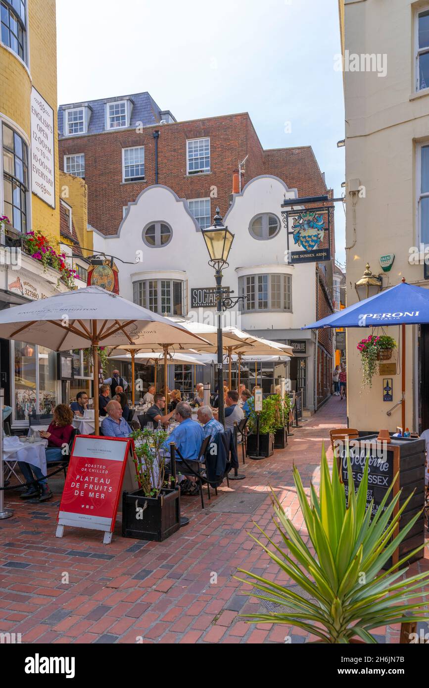 Vista de restaurantes y cafés en The Lanes, Brighton, Sussex, Inglaterra, Reino Unido, Europa Foto de stock