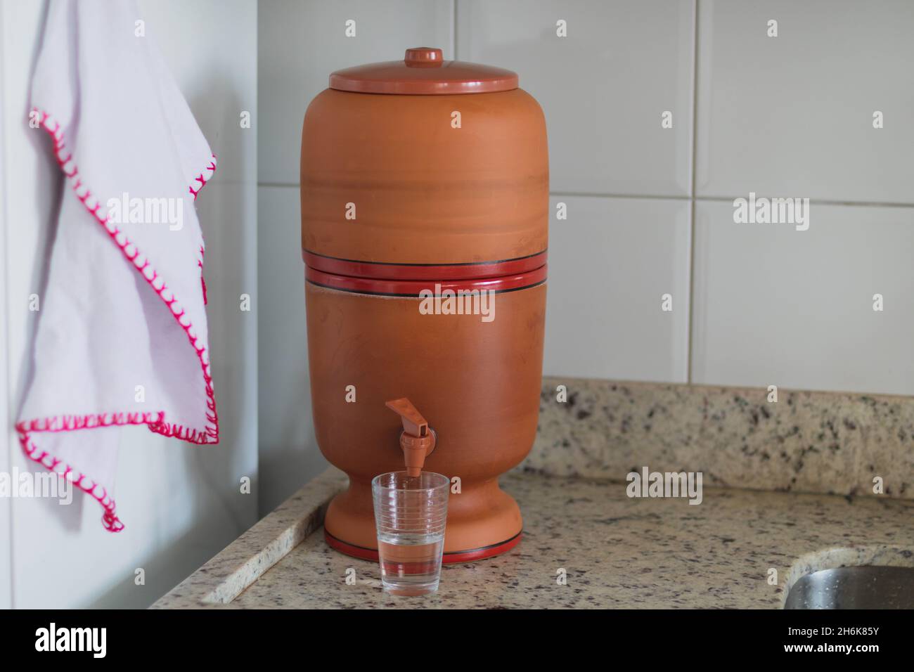 Filtro de agua de cerámica fotografías e imágenes de alta resolución - Alamy