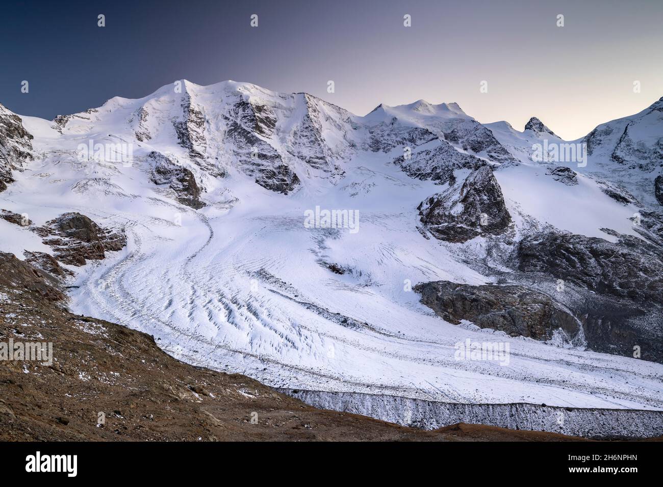 Panorámica de montaña sobre la Diavolezza, vista del Grupo Bernina, Piz Palue, Bellavista, Piz Bernina, Glaciar Pers, Glaciar Morteratsch, Engadina Foto de stock