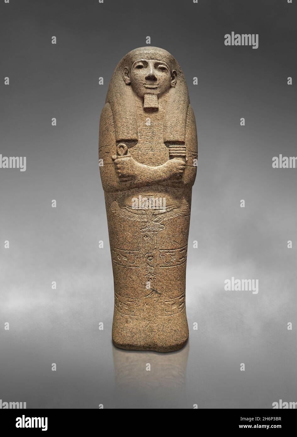 Antiguo sarcófago egipcio de granito rojo de Pahemnetjer, Circa 1250BC, Dinastía 19th, Saqqara Memphis. Museo Británico EA18. Parte inferior del rojo Foto de stock