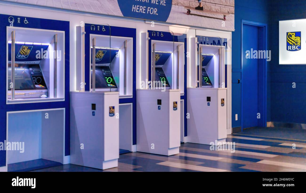 Cajero automático (ATM) del Royal Bank of Canada en EL CAMINO subterráneo del distrito del centro de la ciudad 18, 2021 Foto de stock
