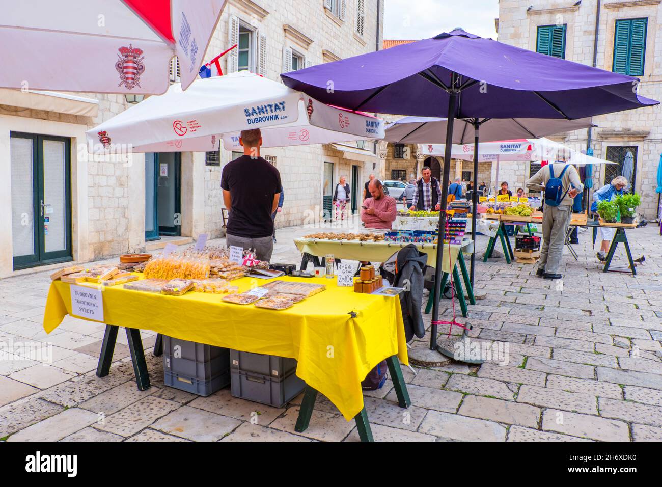 Mercado, Gunduliceva Poljana, Grad, casco antiguo, Dubrovnik, Croacia Foto de stock
