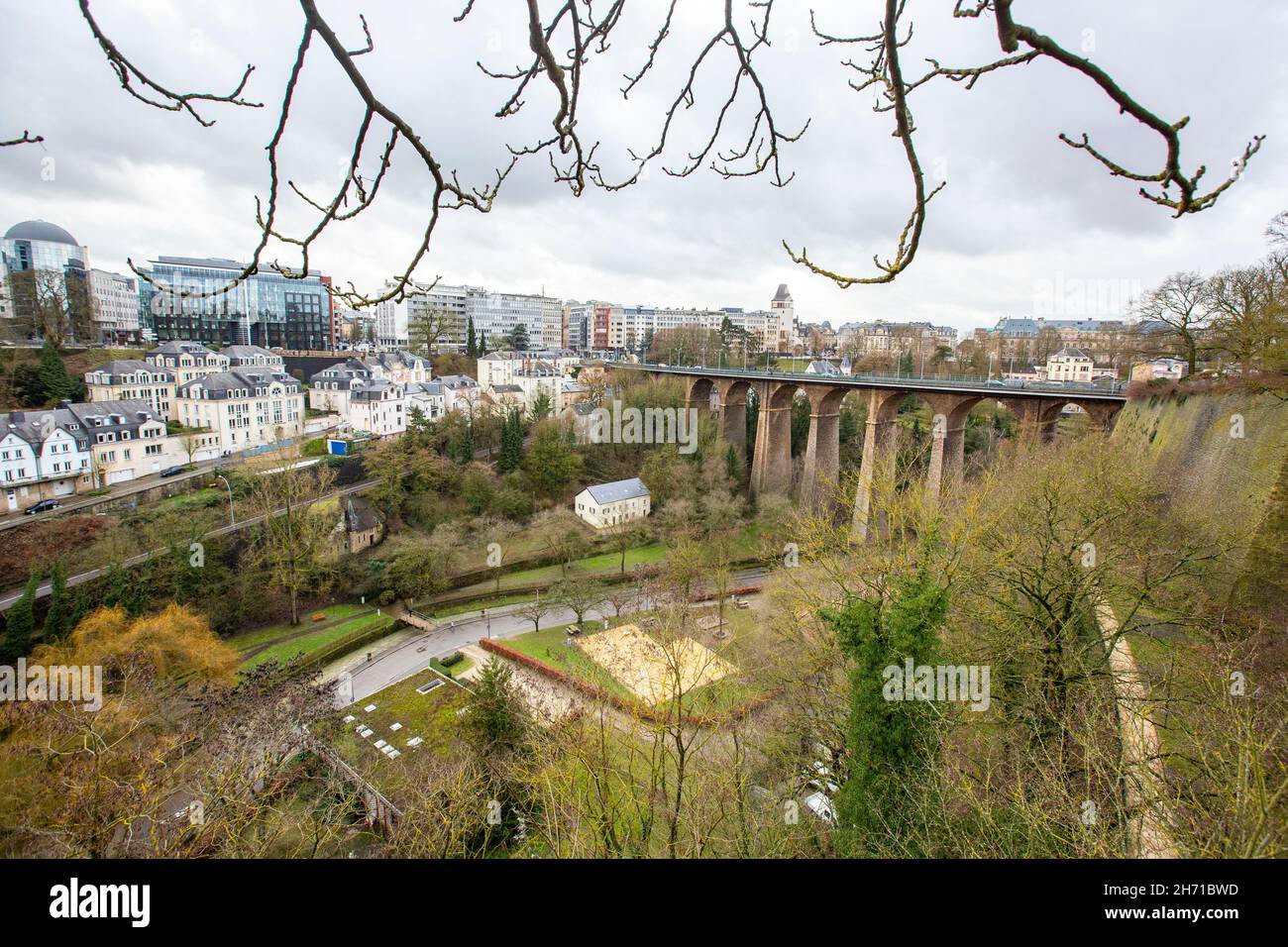 Vista al Puente Adolphe, Ciudad de Luxemburgo, Luxemburgo Foto de stock