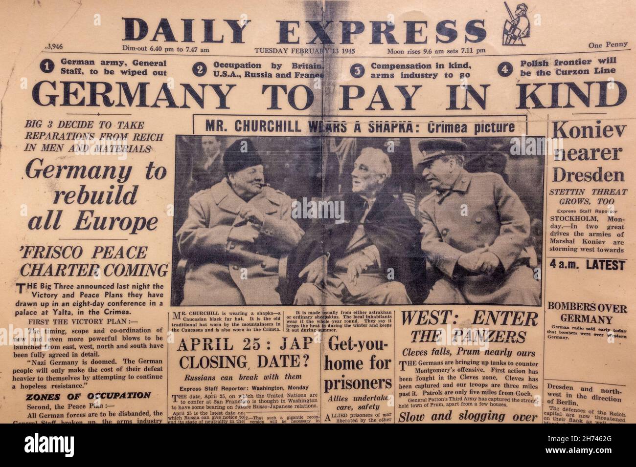 Título de la primera página de 'Alemania a pagar en especie' durante la Conferencia de Yalta, Crimea, en la primera página del Daily Express, 8th de febrero de 1945. Foto de stock