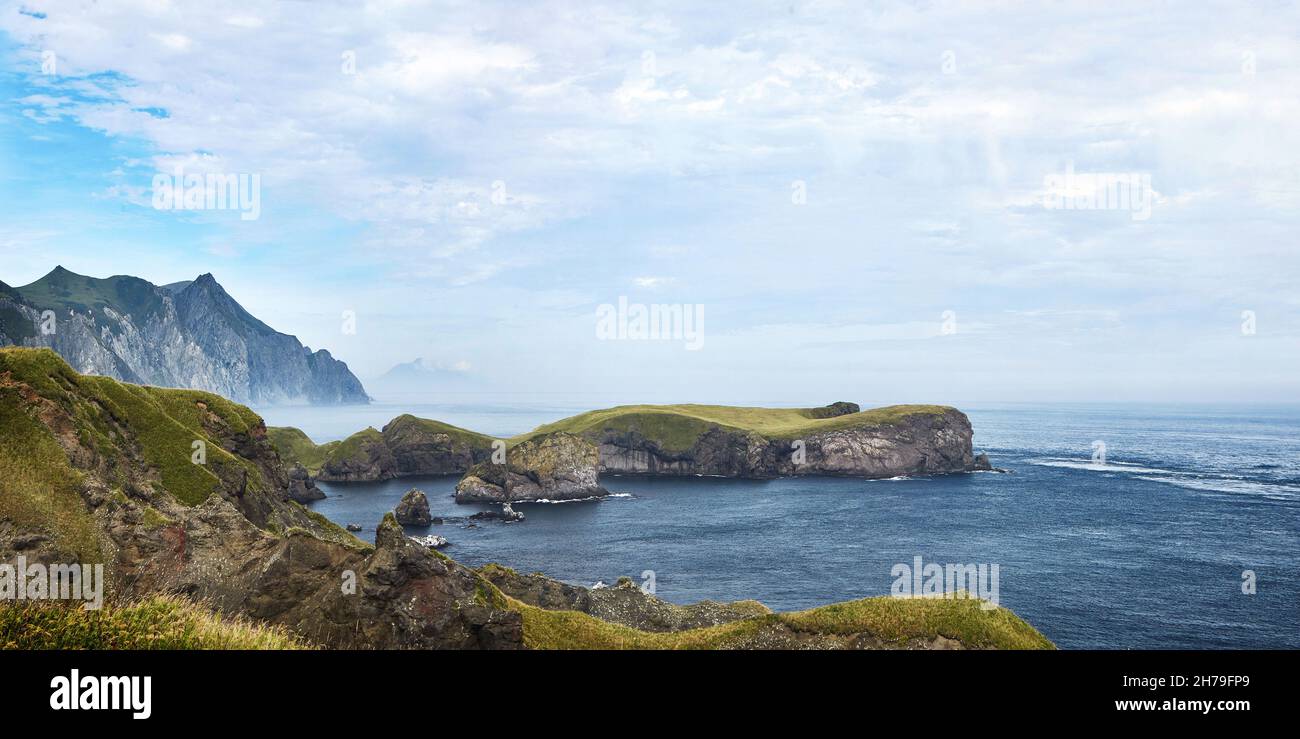 Cabo Fin del Mundo. El punto más oriental de Rusia. Isla Shikotan, pequeña cadena Kuril. Más allá está sólo el Océano Pacífico Foto de stock