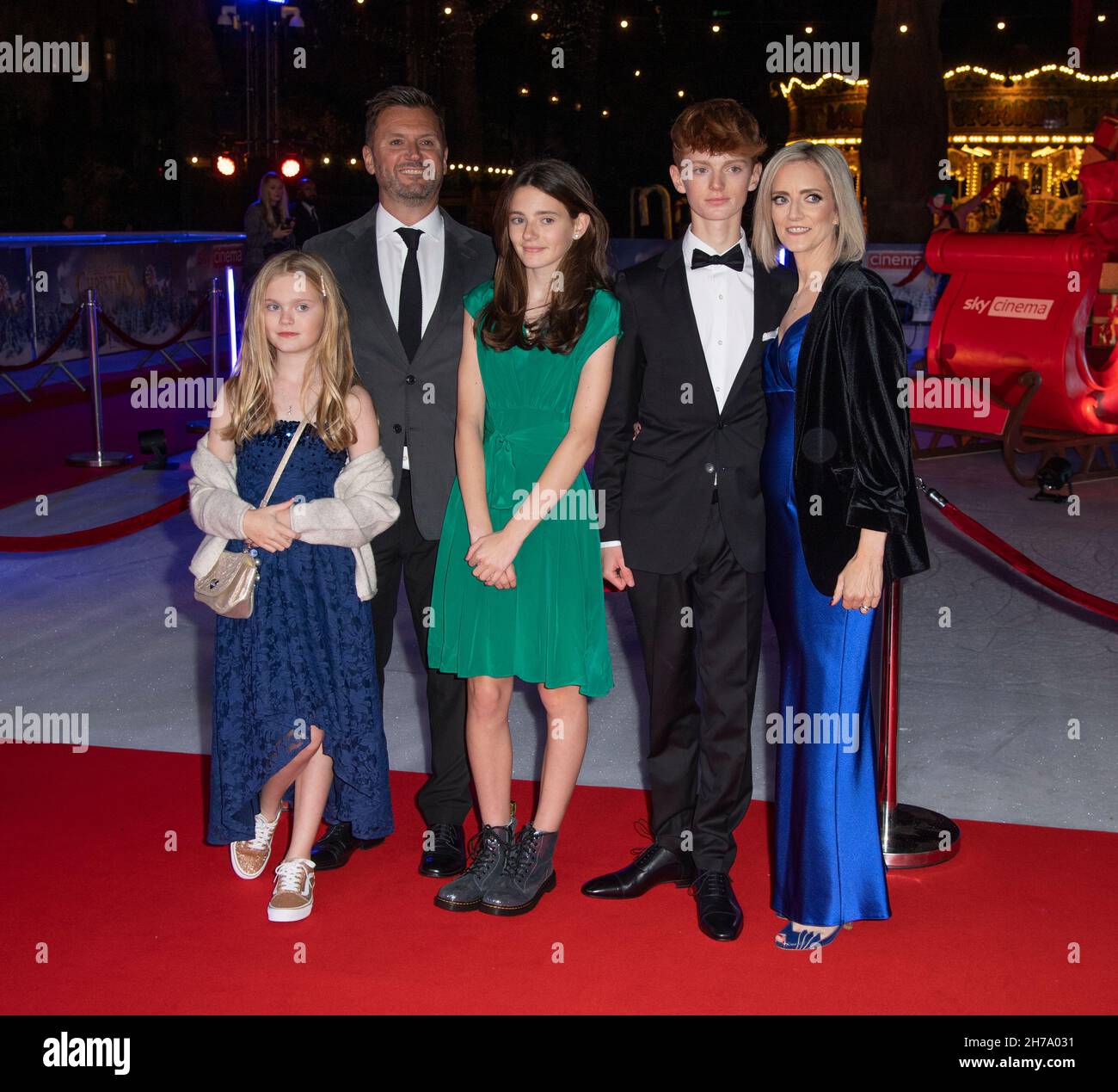 LONDRES, INGLATERRA - NOVIEMBRE 15: Henry Lawfull y Family asisten al