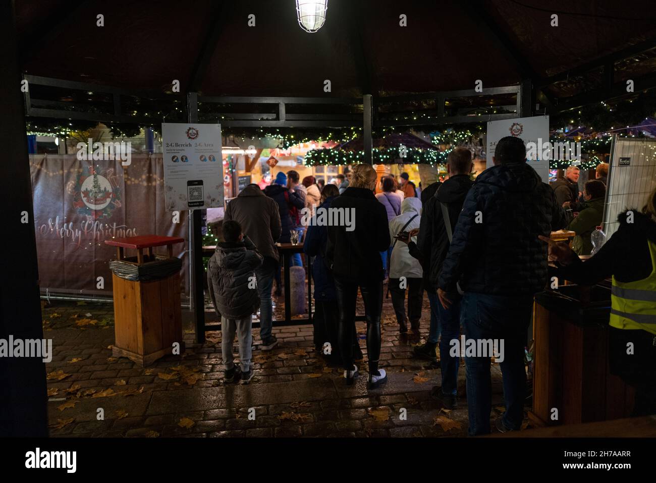 Mercado de navidad de Hamburgo, Alemania con covid19 restricciones de entrada Foto de stock