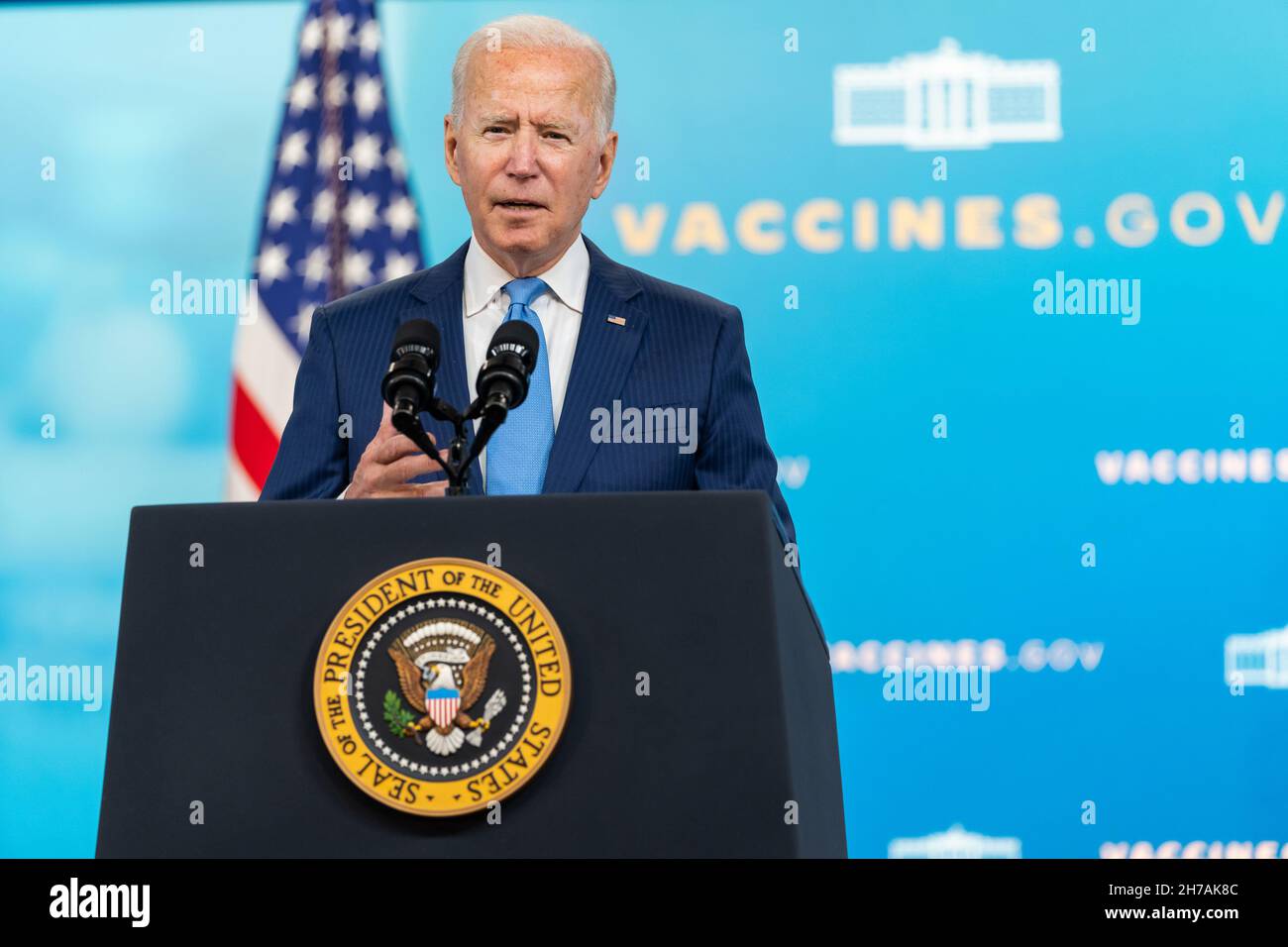 WASHINGTON DC, EE.UU. - 23 de agosto de 2021 - El presidente de EE.UU. Joe Biden hace comentarios sobre la FDA dando la aprobación completa a la vacuna Pfizer COVID-19, el lunes, Foto de stock
