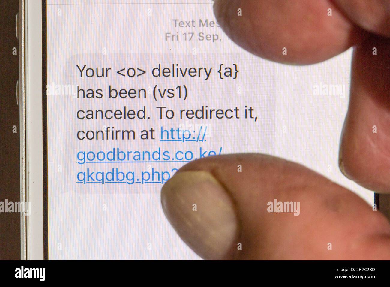 Mensaje de texto de estafa recibido en un teléfono móvil. Foto de stock