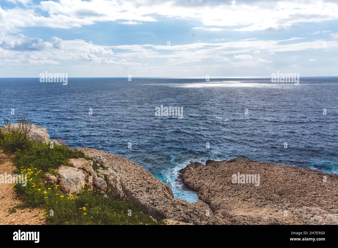 Seascape in Cyprus Ayia Napa, Cape Greco peninsula, picturesque view of Mediterranean Sea, Kavo Greco, national forest park Foto de stock