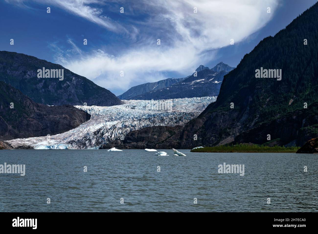 El Glaciar Mendenhall y Lago Mendenhall, Mendenhall Valle, Alaska, EE.UU. Foto de stock
