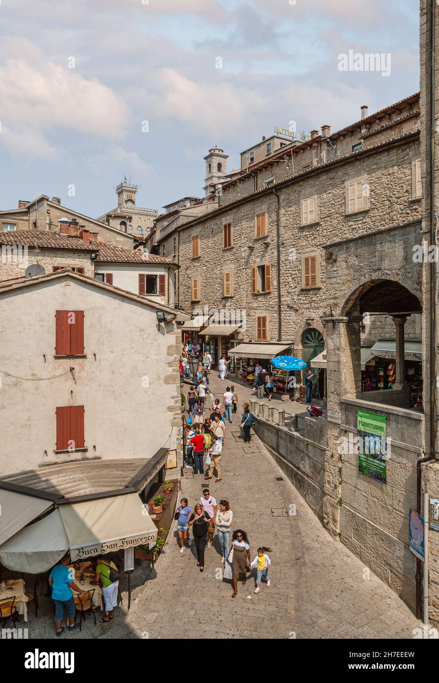 Paisaje urbano en el casco antiguo de San Marino, República de San Marino  Fotografía de stock - Alamy